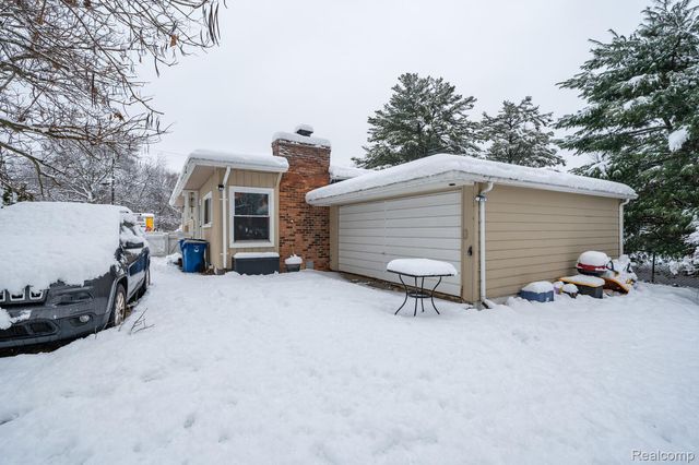 6333 Harriet Drive, Waterford Charter Township, MI 48327