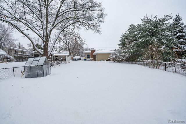 6333 Harriet Drive, Waterford Charter Township, MI 48327