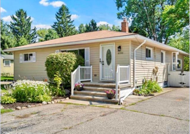 6333 Harriet Drive, Waterford Charter Township, MI 48327