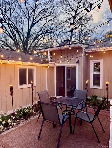 6333 Harriet Drive, Waterford Charter Township, MI 48327