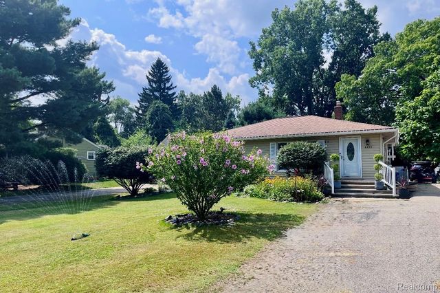 6333 Harriet Drive, Waterford Charter Township, MI 48327