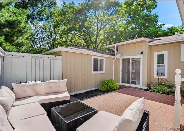 6333 Harriet Drive, Waterford Charter Township, MI 48327