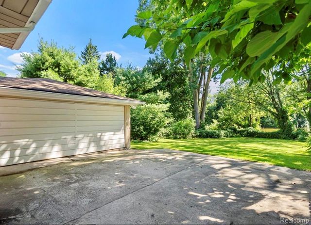 6333 Harriet Drive, Waterford Charter Township, MI 48327