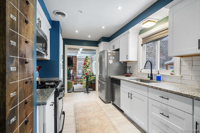 6333 Harriet Drive, Waterford Charter Township, MI 48327