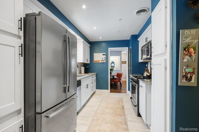 6333 Harriet Drive, Waterford Charter Township, MI 48327