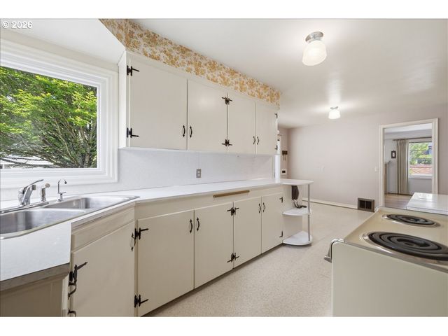 3517 GRANT St, Vancouver, WA 98660