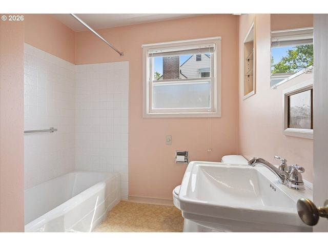 3517 GRANT St, Vancouver, WA 98660
