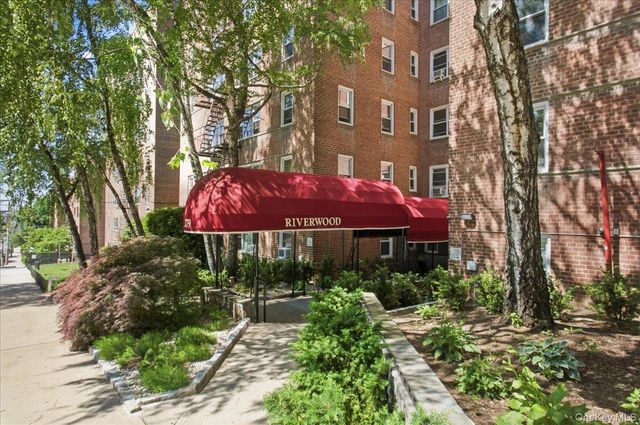279 N Broadway 8R, Yonkers, NY 10701
