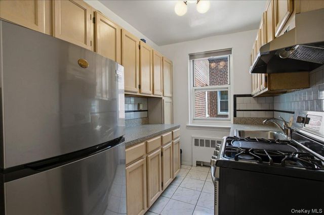 279 N Broadway 8R, Yonkers, NY 10701