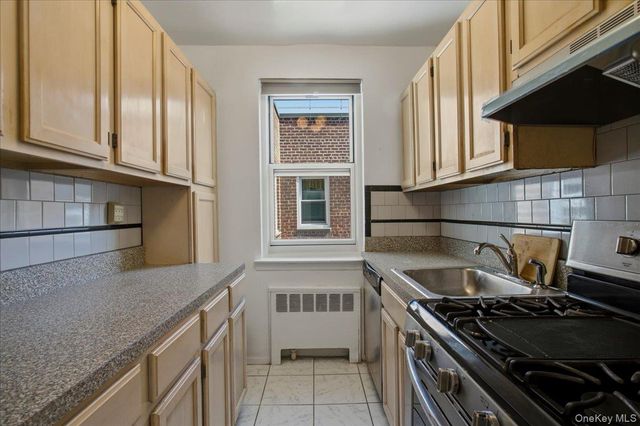 279 N Broadway 8R, Yonkers, NY 10701