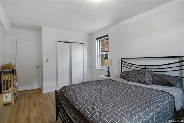 279 N Broadway 8R, Yonkers, NY 10701
