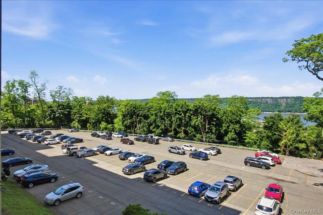 279 N Broadway 8R, Yonkers, NY 10701