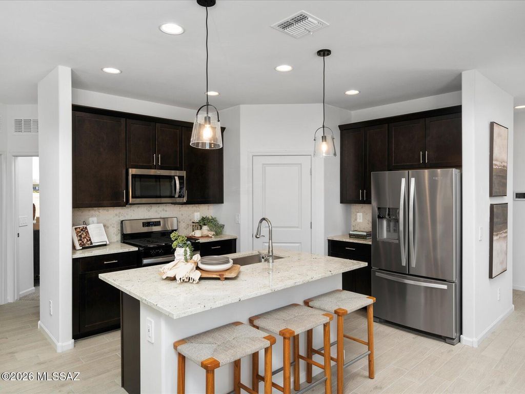 6829 W Sweetshade Lane, Tucson, AZ 85757