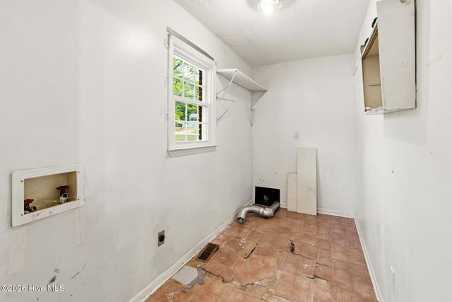 1200 Oak Avenue, Hamlet, NC 28345