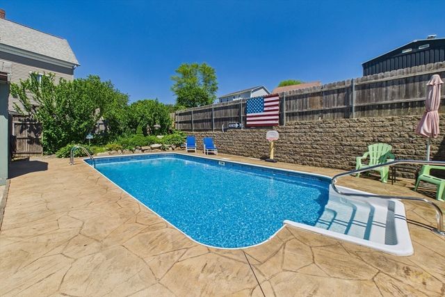 87 Stowe St, Fall River, MA 02720