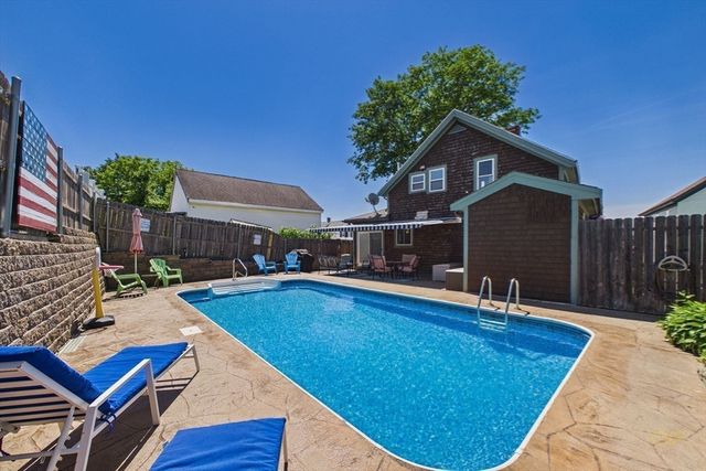 87 Stowe St, Fall River, MA 02720