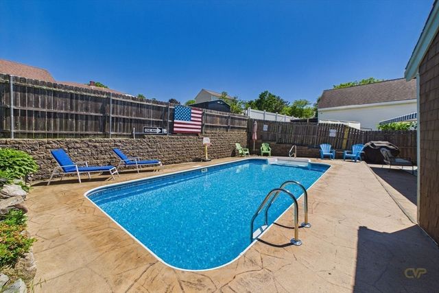 87 Stowe St, Fall River, MA 02720