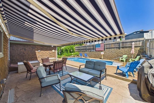 87 Stowe St, Fall River, MA 02720