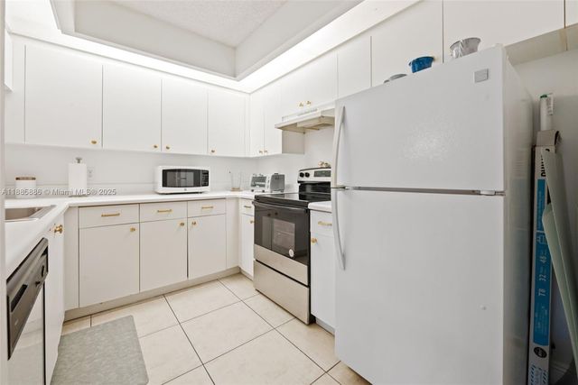 701 SW 142nd Ave 110S, Pembroke Pines, FL 33027
