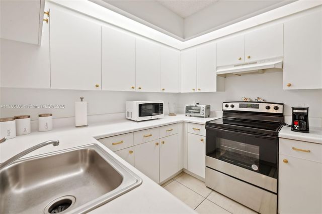 701 SW 142nd Ave 110S, Pembroke Pines, FL 33027