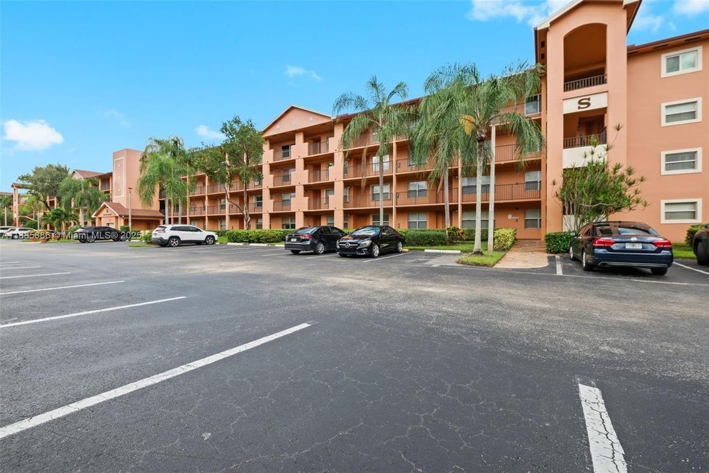 701 SW 142nd Ave 110S, Pembroke Pines, FL 33027