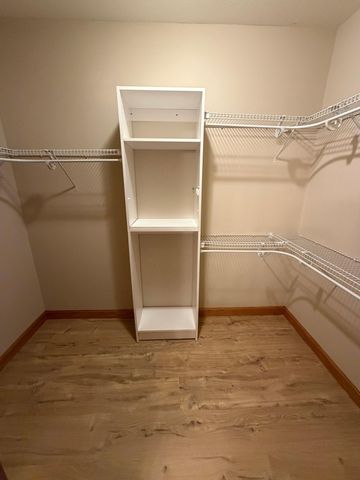 8304 9th Street N, Oakdale, MN 55128