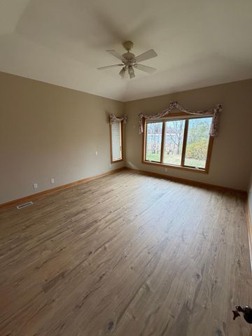 8304 9th Street N, Oakdale, MN 55128