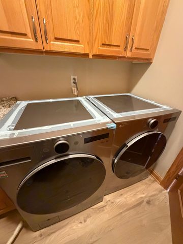 8304 9th Street N, Oakdale, MN 55128