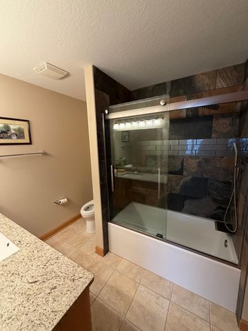 8304 9th Street N, Oakdale, MN 55128