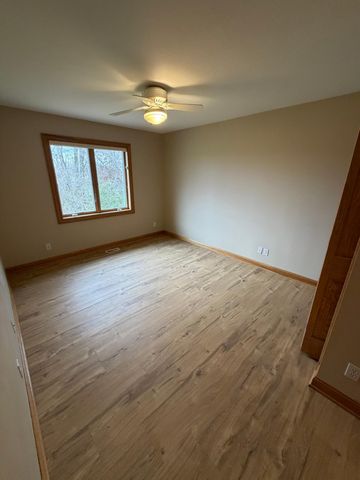 8304 9th Street N, Oakdale, MN 55128