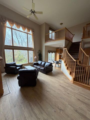 8304 9th Street N, Oakdale, MN 55128