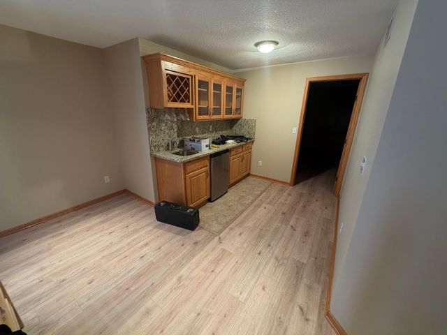 8304 9th Street N, Oakdale, MN 55128