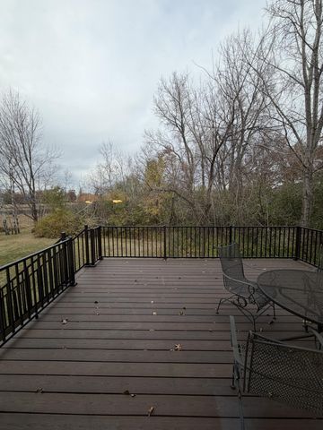 8304 9th Street N, Oakdale, MN 55128