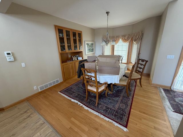 8304 9th Street N, Oakdale, MN 55128