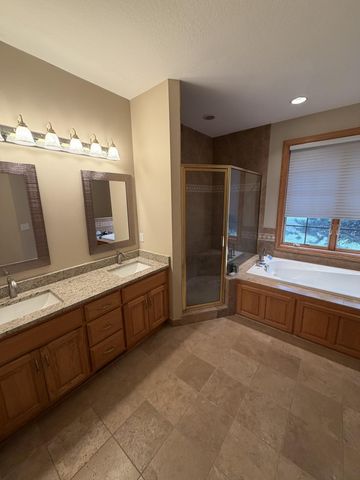 8304 9th Street N, Oakdale, MN 55128