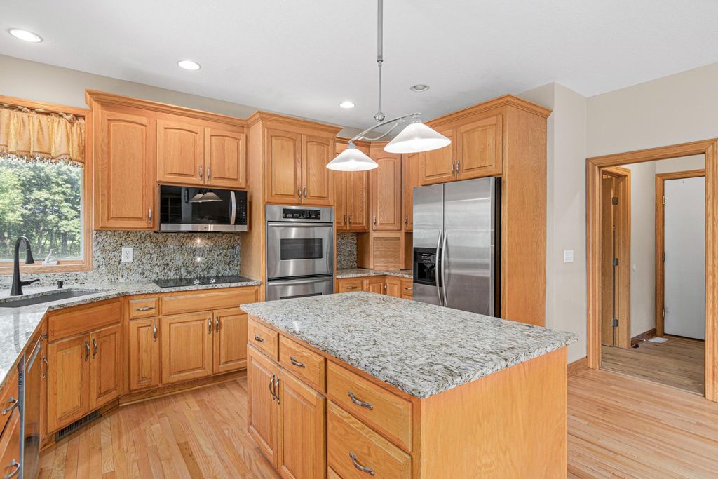 8304 9th Street N, Oakdale, MN 55128 — photo 5