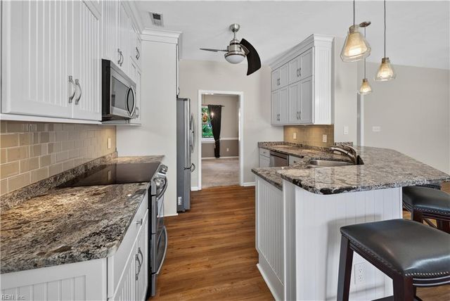 2221 Agecroft RD, Virginia Beach, VA 23454