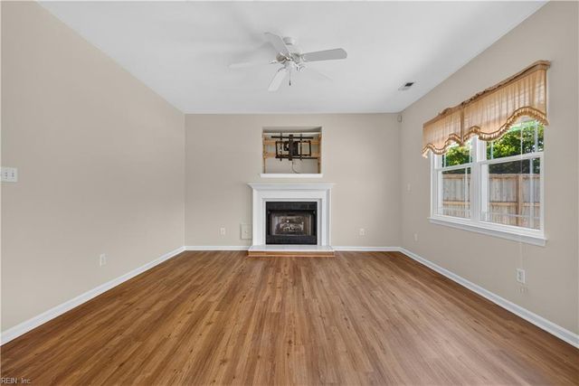2221 Agecroft RD, Virginia Beach, VA 23454