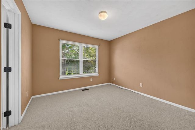 2221 Agecroft RD, Virginia Beach, VA 23454