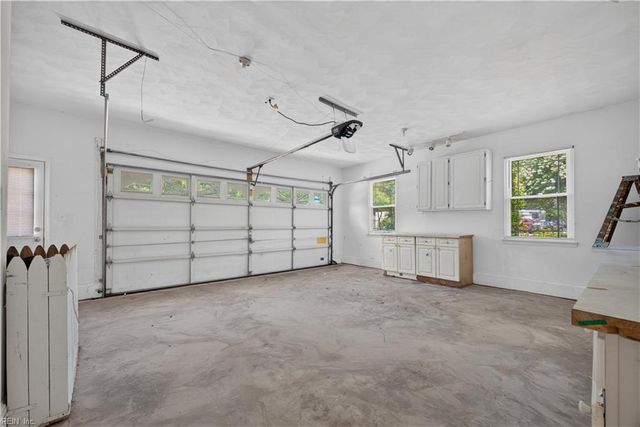 2221 Agecroft RD, Virginia Beach, VA 23454