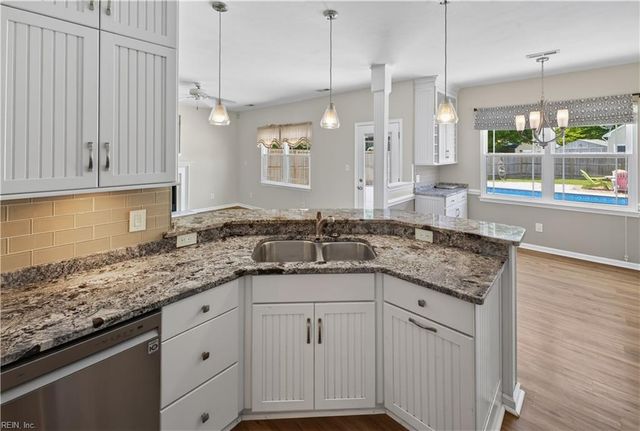 2221 Agecroft RD, Virginia Beach, VA 23454