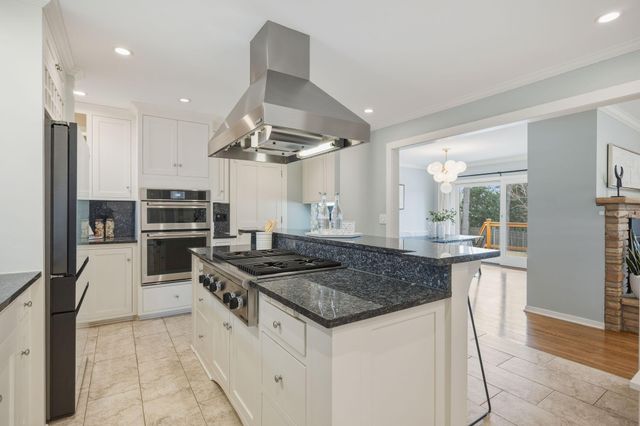 5424 Highwood Drive W, Edina, MN 55436