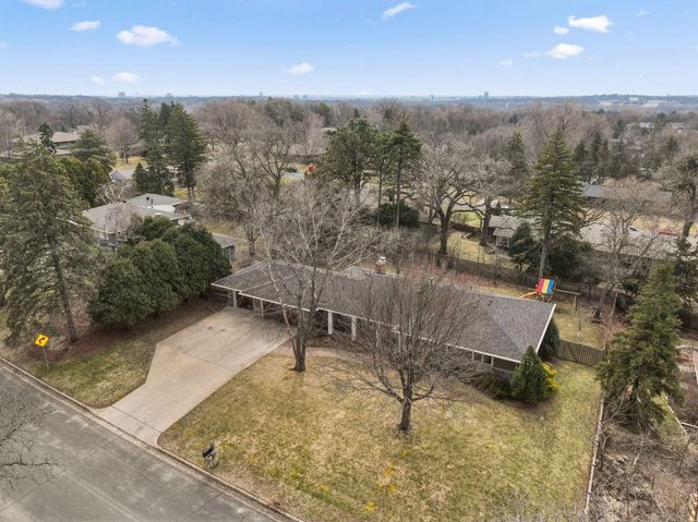 5424 Highwood Drive W, Edina, MN 55436