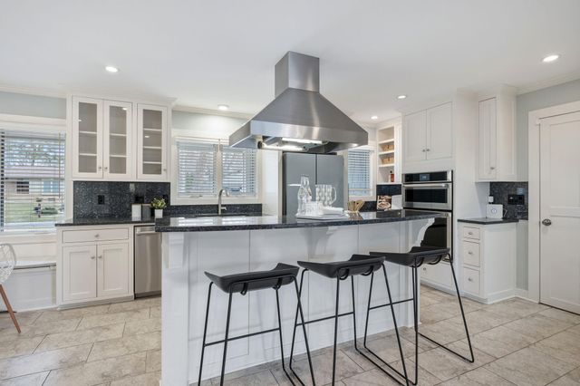 5424 Highwood Drive W, Edina, MN 55436