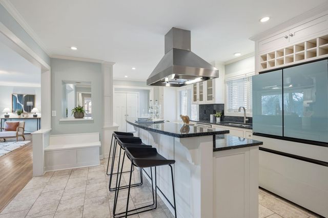 5424 Highwood Drive W, Edina, MN 55436