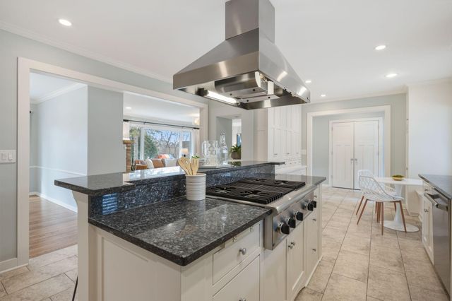 5424 Highwood Drive W, Edina, MN 55436