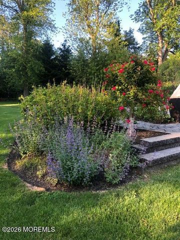 423 Navesink River Road, Middletown, NJ 07748