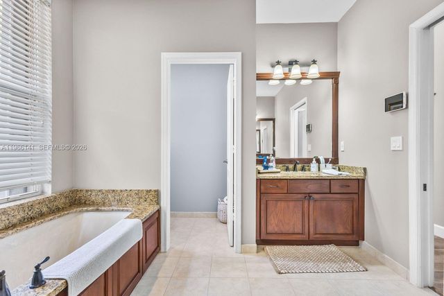 2488 Eagle Run Dr, Weston, FL 33327