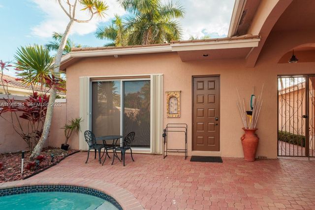 2488 Eagle Run Dr, Weston, FL 33327