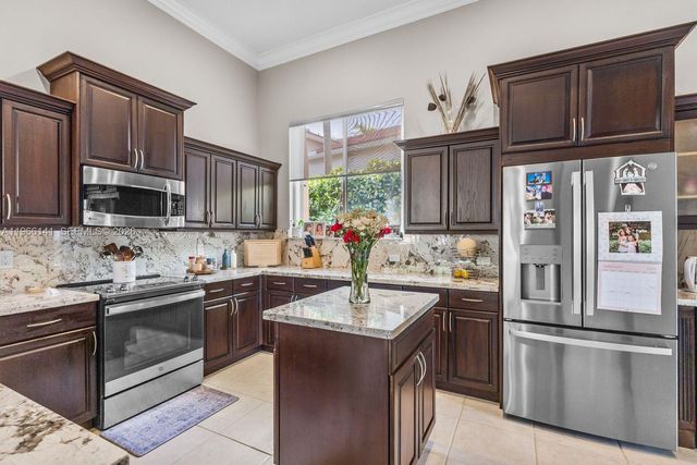 2488 Eagle Run Dr, Weston, FL 33327